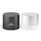 Caixa de som. Alumínio e ABS. Transmissão por bluetooth. Com 15 cristais Swarovski.