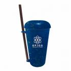 Copo azul com canudo