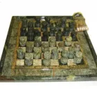 Jogo de xadrez e dama em tabuleiro em pedra sabão envernizada 