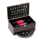 Kit vinho caixa de madeira para 2 garrafas de vinho e jogo de xadrez. Com corta gotas, vertedor, tampa para garrafa e termômetro.