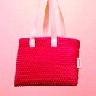 Bolsa para kit feita em plástico bolha rosa, personalizada
