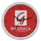 Relógio redondo com fundo na cor vermelho personalizado 