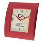 Relógio retangular, nas medidas: 27 x 25 cm.