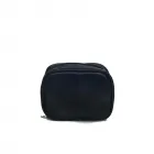 Necessaire possui compartimentos internos 