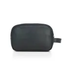 Necessaire em couro possui dois espaçosos bolsos com fechamento em zíper 