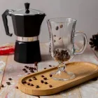 Kit café com cafeteira, caneca e tábua