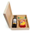 Kit vinho com bisnaga de queijo e aperitivo na caixa de MDF