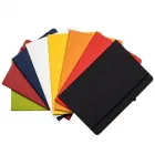 Cadernos em cores diferentes