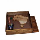 Kit caipirinha em caixa de madeira e mapa no formato do Brasil