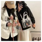 Sacola de pvc com detalhes couro