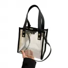 Sacola de pvc com detalhes em sintético preta