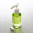 Frasco plástico com líquido