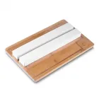 Kit churrasco 4 peças, contém: chaira, faca, garfo e tábua de bambu com canaleta. Obs.: os componentes de bambu e madeira podem apresentar diferentes tonalidades.