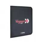 Pasta de mão com bolsinho interno e caneteiro.