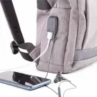 Mochila para notebook com cabo USB e áudio interno com conector externo na lateral