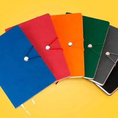 Cadernetas Sintéticas com Fecho - várias cores