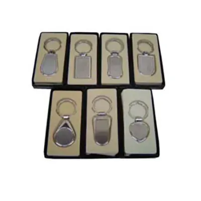 Chaveiro de metal em formatos diversos