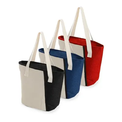 Bolsa térmica em poliéster com detalhes e alças em algodão