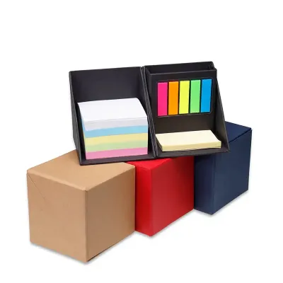 Mini caderno em formato de cubo em papelão reciclado