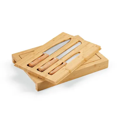 Conjunto de tábuas em bambu com 3 facas