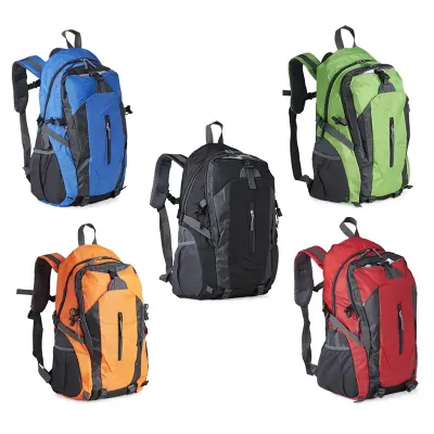 Mochilas em várias cores