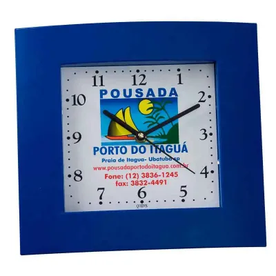 Relógio retangular.