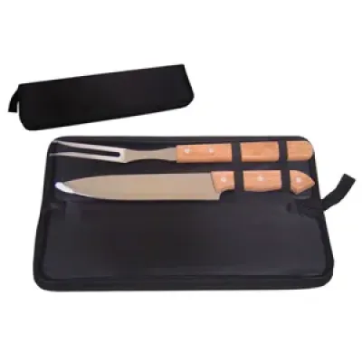 Kit para churrasco personalizado composto por  01 faca e 01 garfo trinchante em inox e cabo de madeira em estojo com zíper
