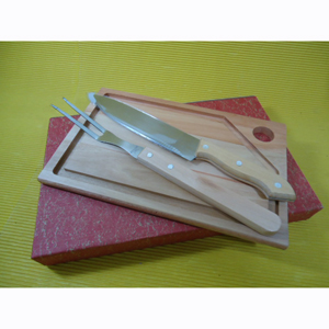 Armazém Brasileiro - Kit para churrasco personalizado, composto por 01 tábua de eucalipto rosado, medindo 30 x 20 x 2 cm, 01 faca e 01 garfo trinchante de inox com cabo de...