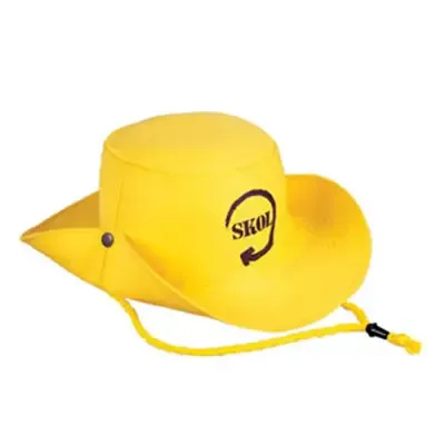 Chapéu com gravação personalizada.