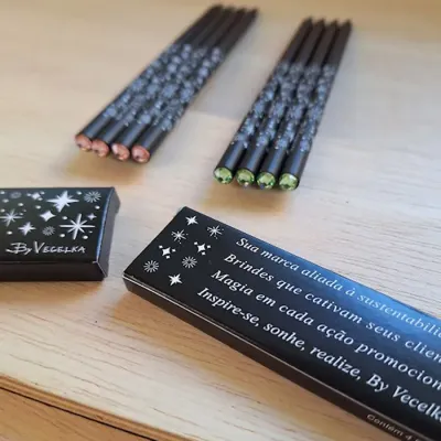 Kit 4 EcoLápis sobre a mesa