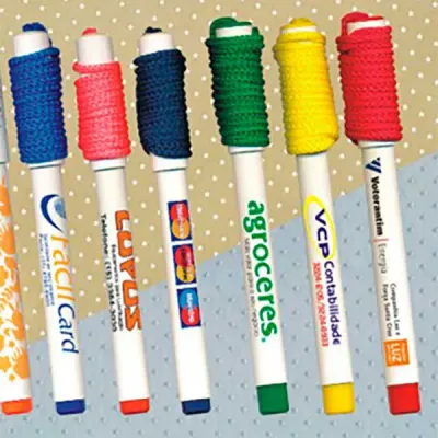 Caneta personalizada com cordão em cores diversas