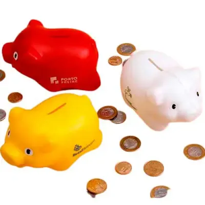 Cofre porquinho com moedas