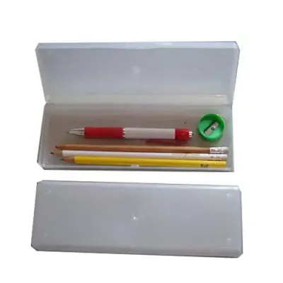 Kit escolar com estojo de plástico