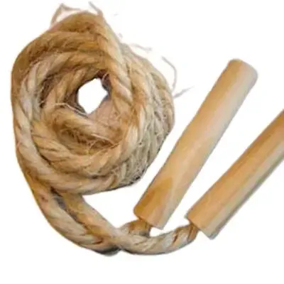 Pula corda personalizado em cizal. Comprimento de 1,78 cm. Gravação nos cabos de madeira a 1 cor. Embalados individualmente em saquinho plástico.