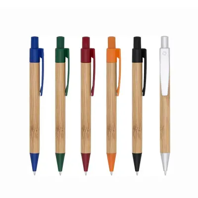 Caneta ecológica em bambu com detalhes plásticos
