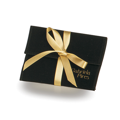 Embalagem em veludo com modelo envelope.