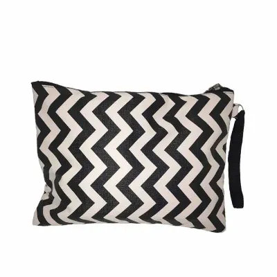 NECESSAIRE CHEVRON PRETO/BRANCO COM ALÇA