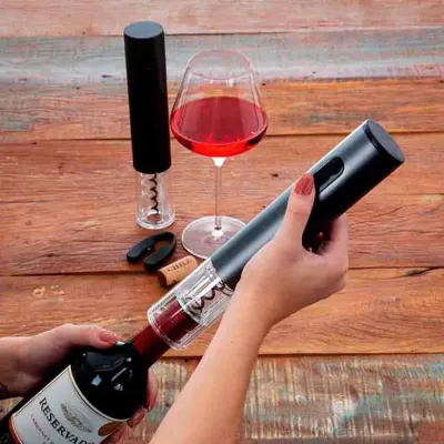 Saca rolhas elétrico com led  - demonstração