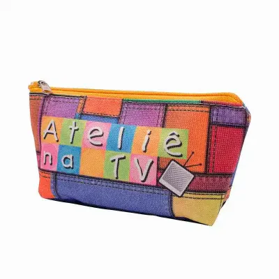 Nécessaire com fechamento em zíper 