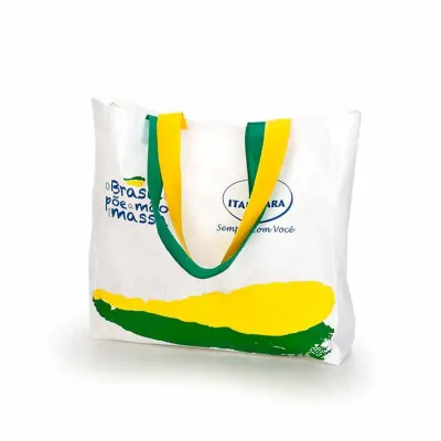 Sacola em TNT com alças rebatidas e costura interna