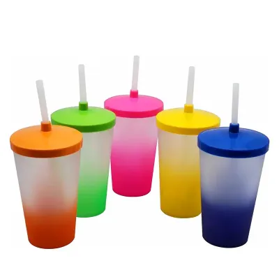 Copo com tampa e canudo: várias cores