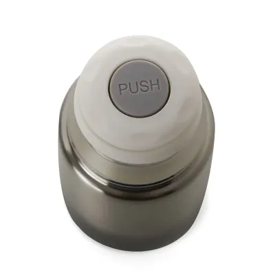 Sirva chá, café ou outra bebida de forma sofisticada. 