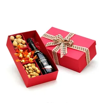 Kit Natal - Caixa para presente com Espumante Mumm 187 ml, 15 bombons, 200g de amêndoas com casca e 200g de nozes com casca.