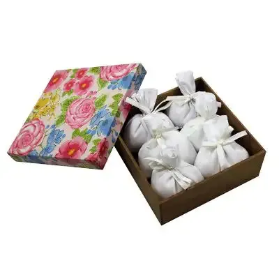 Caixa com seis sachês perfumados