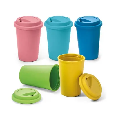 Copo para viagem em várias cores