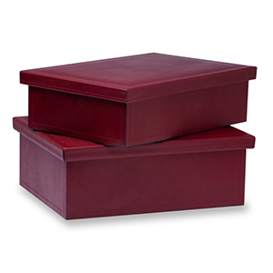 Jogo de caixas organizadoras em couro vermelho.