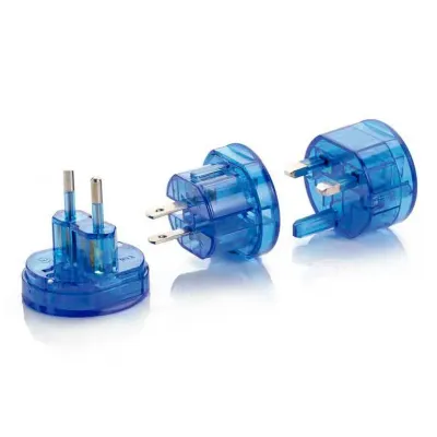 Adaptador universal de tomadas. Três adaptadores intercambiáveis e tubo de armazenamento compacto e flexível