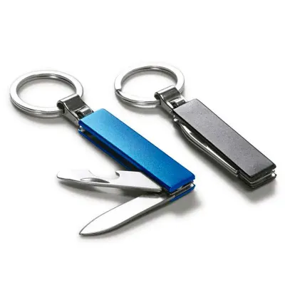 Chaveiro em metal com navalha e abridor de garrafas