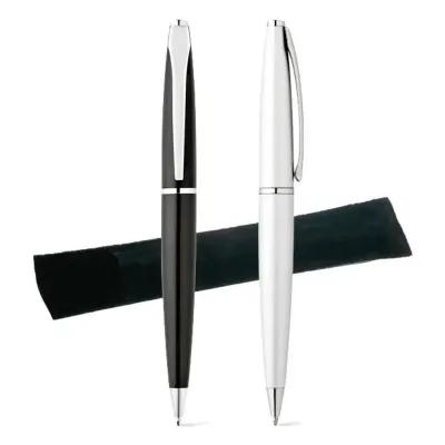 Caneta metálica esferográfica. Acompanha capa de veludo.