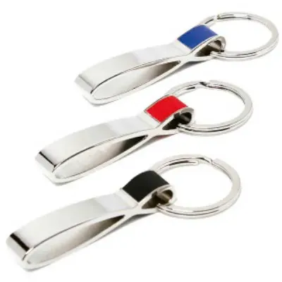 Chaveiro de metal com detalhe color